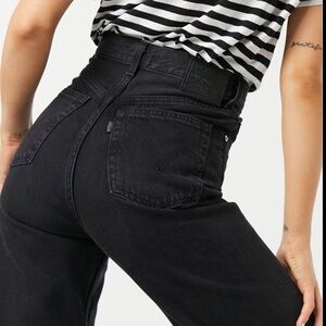 Black Levi’s High Loose denim jeans